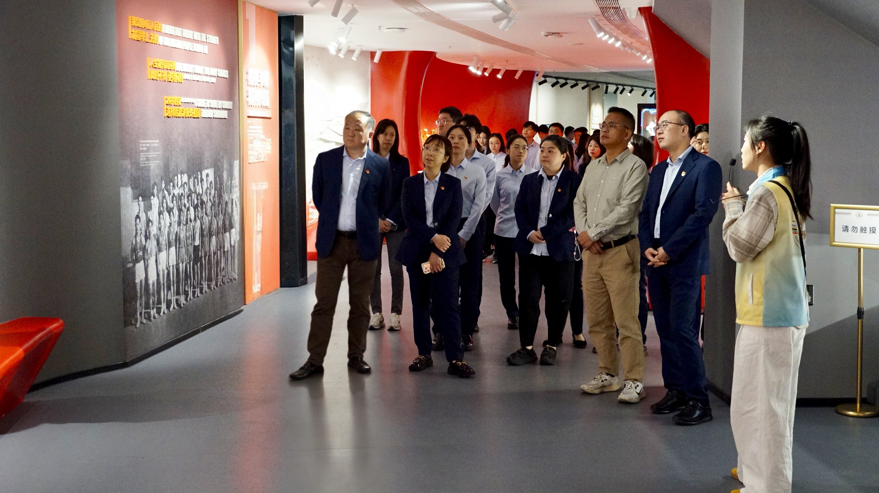 beats365(中国区)-唯一官方网站组织前往广东体育博物馆开展参观学习